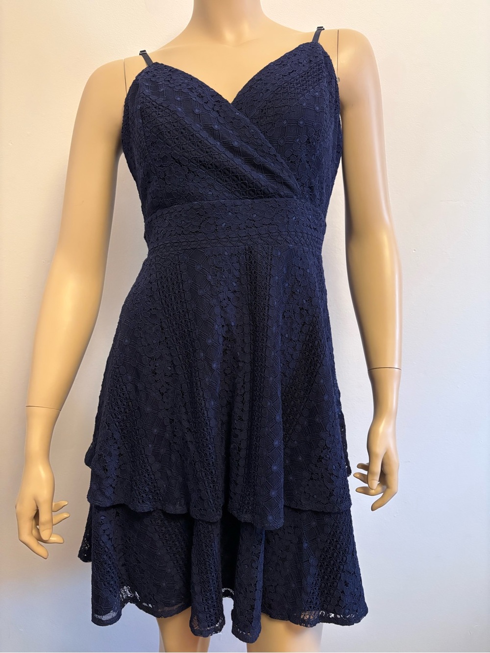 LE CHATEAU Navy Blue Lace Tiered Mini, cocktail, party dress V-Neck Sz M.